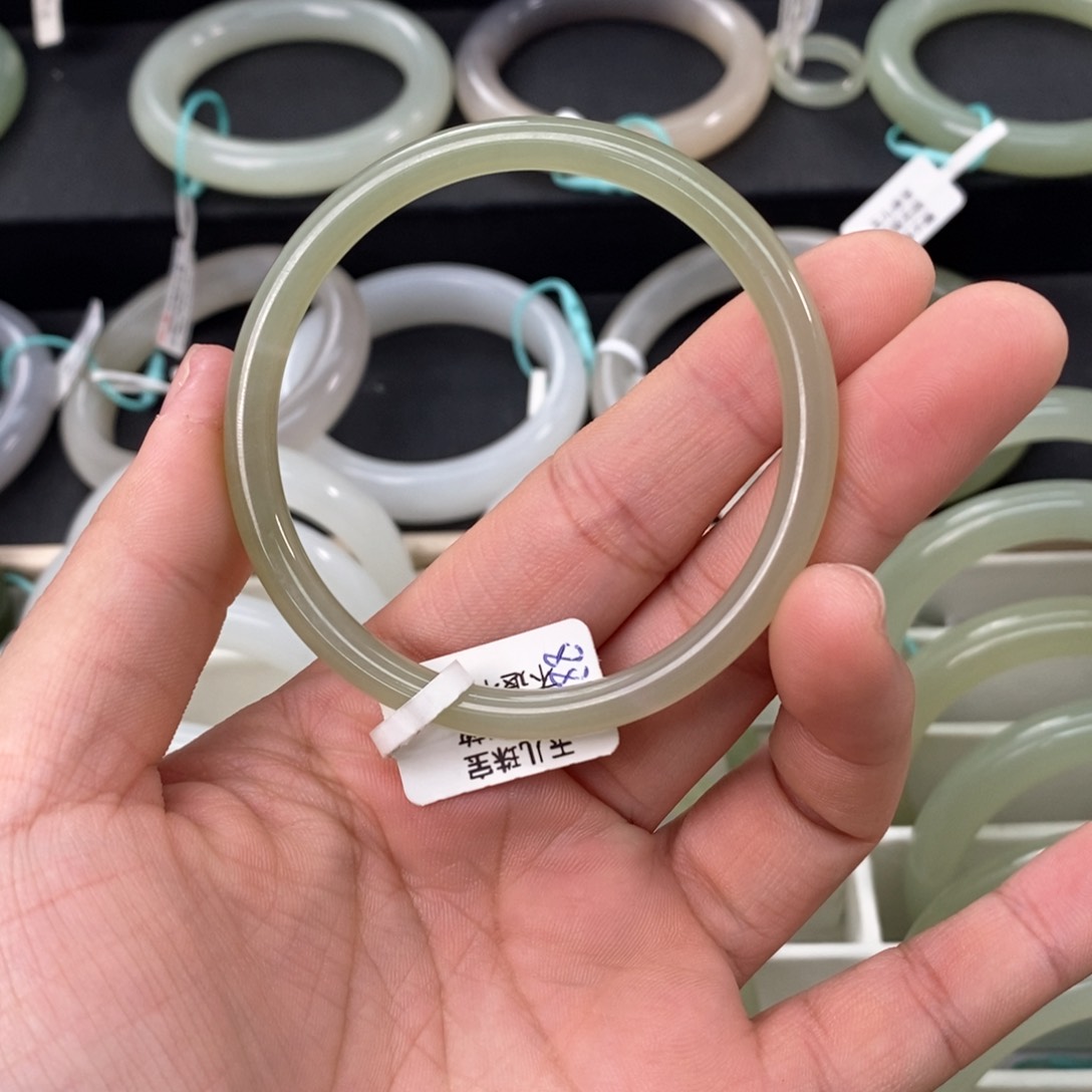 和田玉手镯未镶嵌54.55