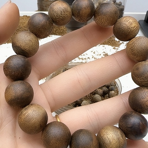 沉香手串h****y乌身老料1.4  16克99沉