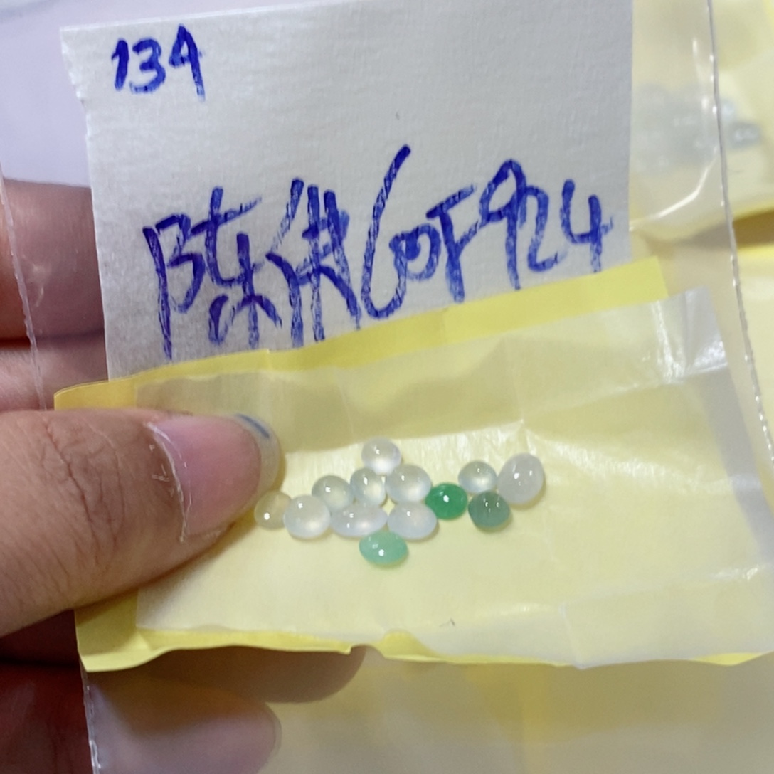 陈***佛未镶嵌定制翡翠我