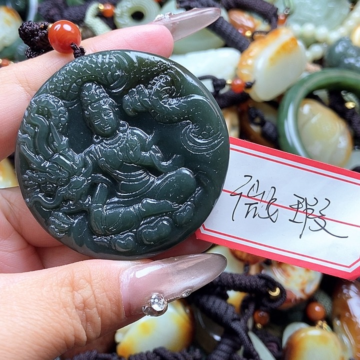 和田玉颈饰未镶嵌微瑕