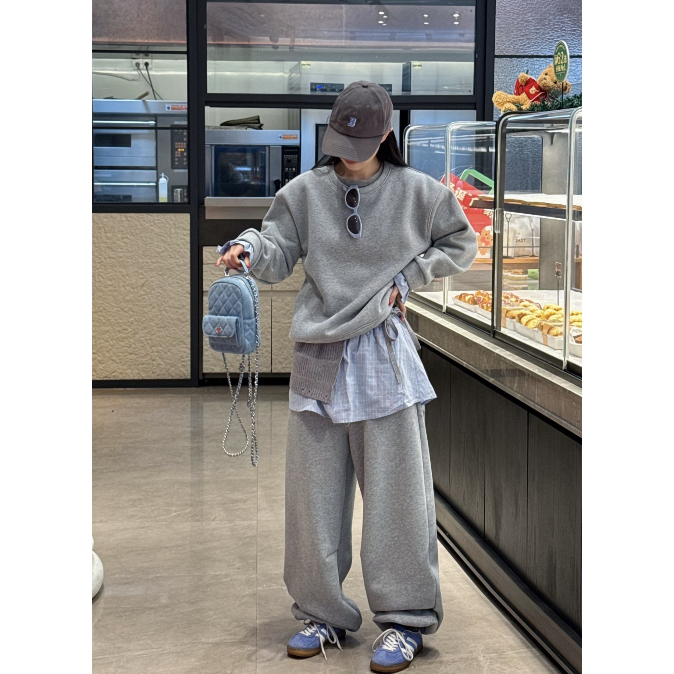 卫衣格调～加绒拼接假两件卫衣套装设计感格子屁帘加绒卫裤三件套