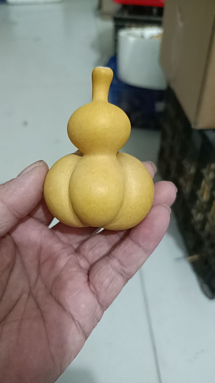 一把手把的小金蝉，8公分左右。