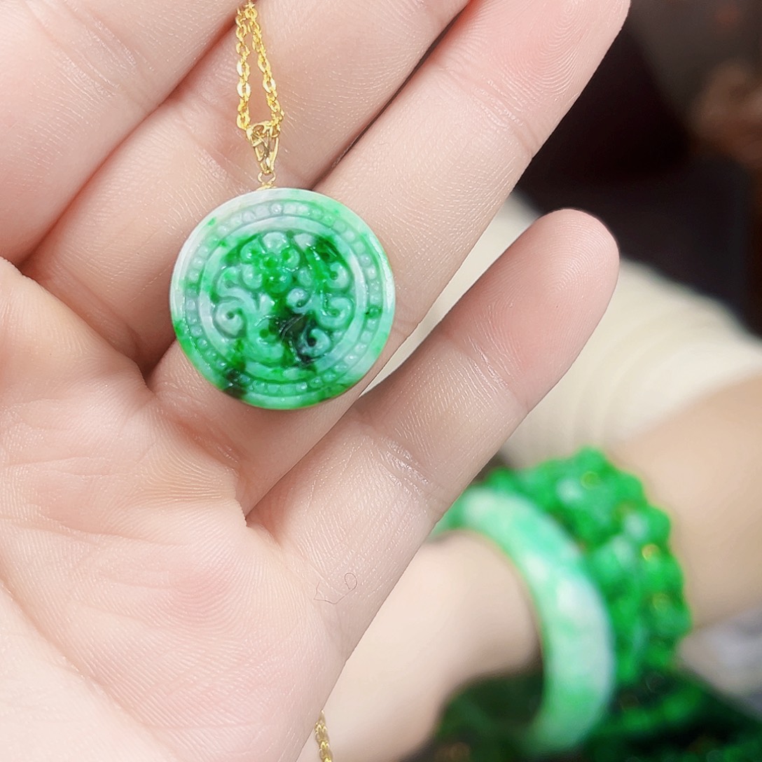 翡翠颈饰18K金镶嵌吊坠