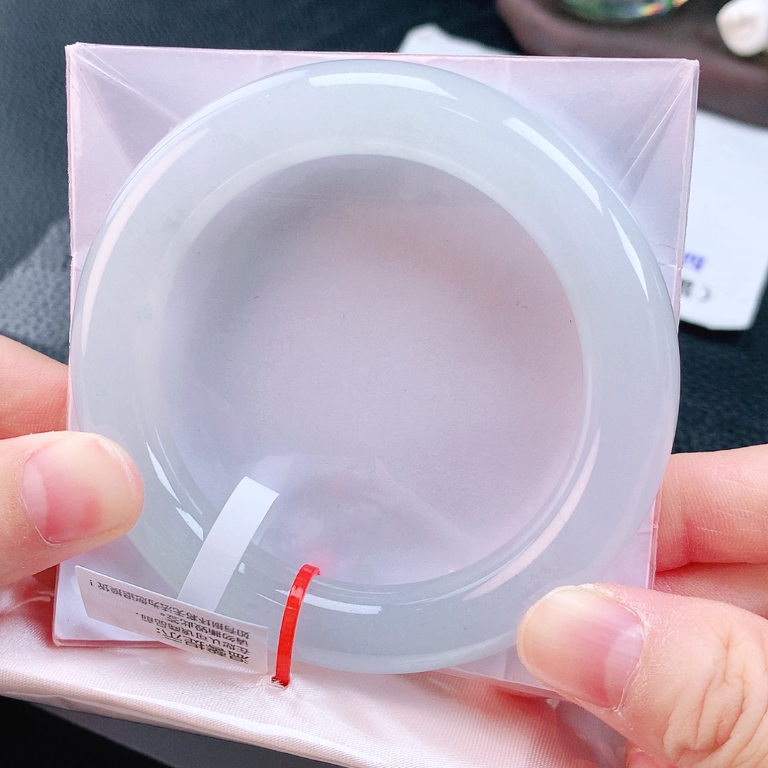 未镶嵌手镯（圆镯）翡翠56胖白月光