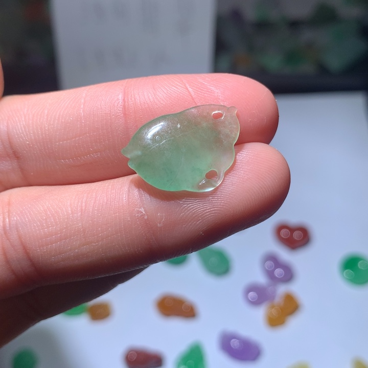 翡翠未镶嵌颈饰挂件