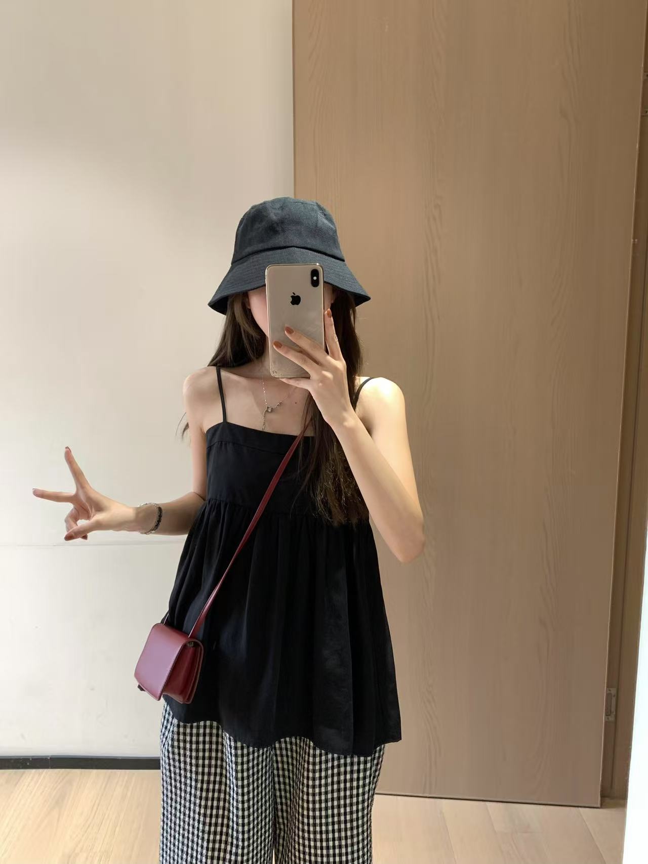韩11夏季设计感小众褶皱一字领小吊带女无袖百搭露背宽松显瘦背心