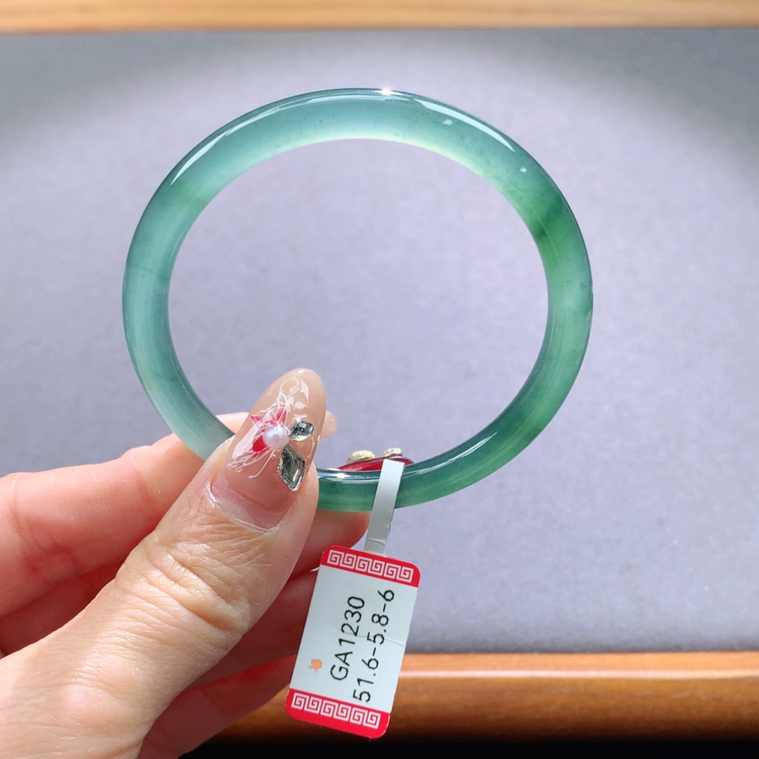 翡翠手镯未镶嵌天然翡翠手镯叮当镯