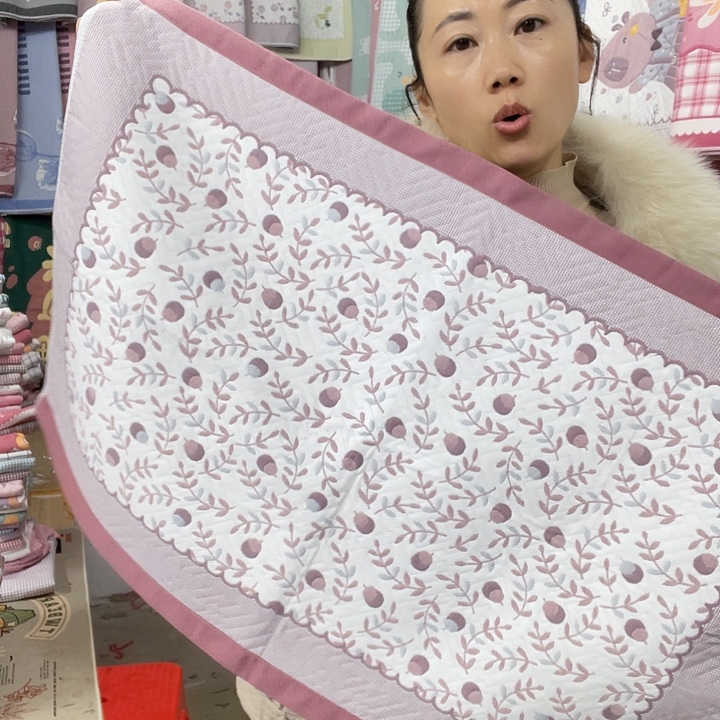 棉特价酒红色果实累累