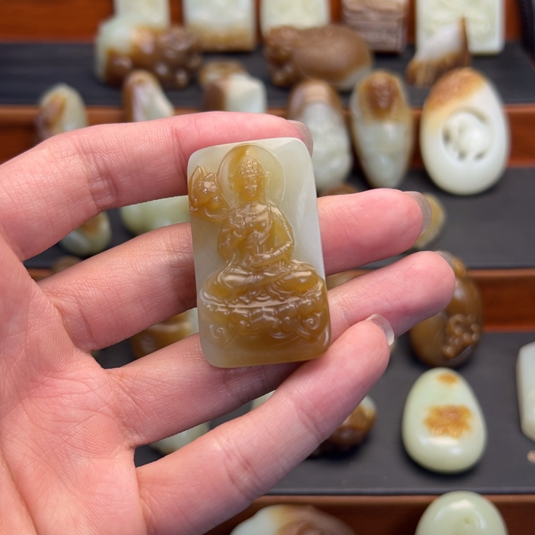 细***败和田玉（糖玉）未镶嵌颈饰