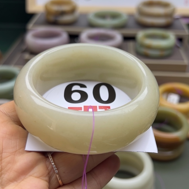 石英质玉未镶嵌手镯