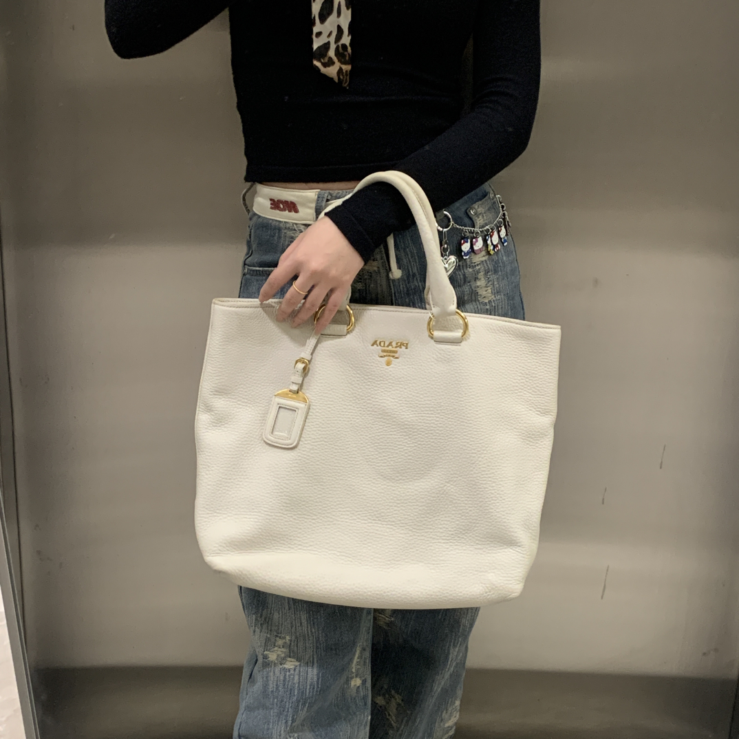 95新 Prada/普拉达 纯白色大号手提斜跨托特包