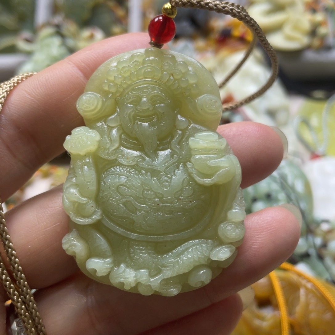 蛇纹石玉颈饰未镶嵌吊坠