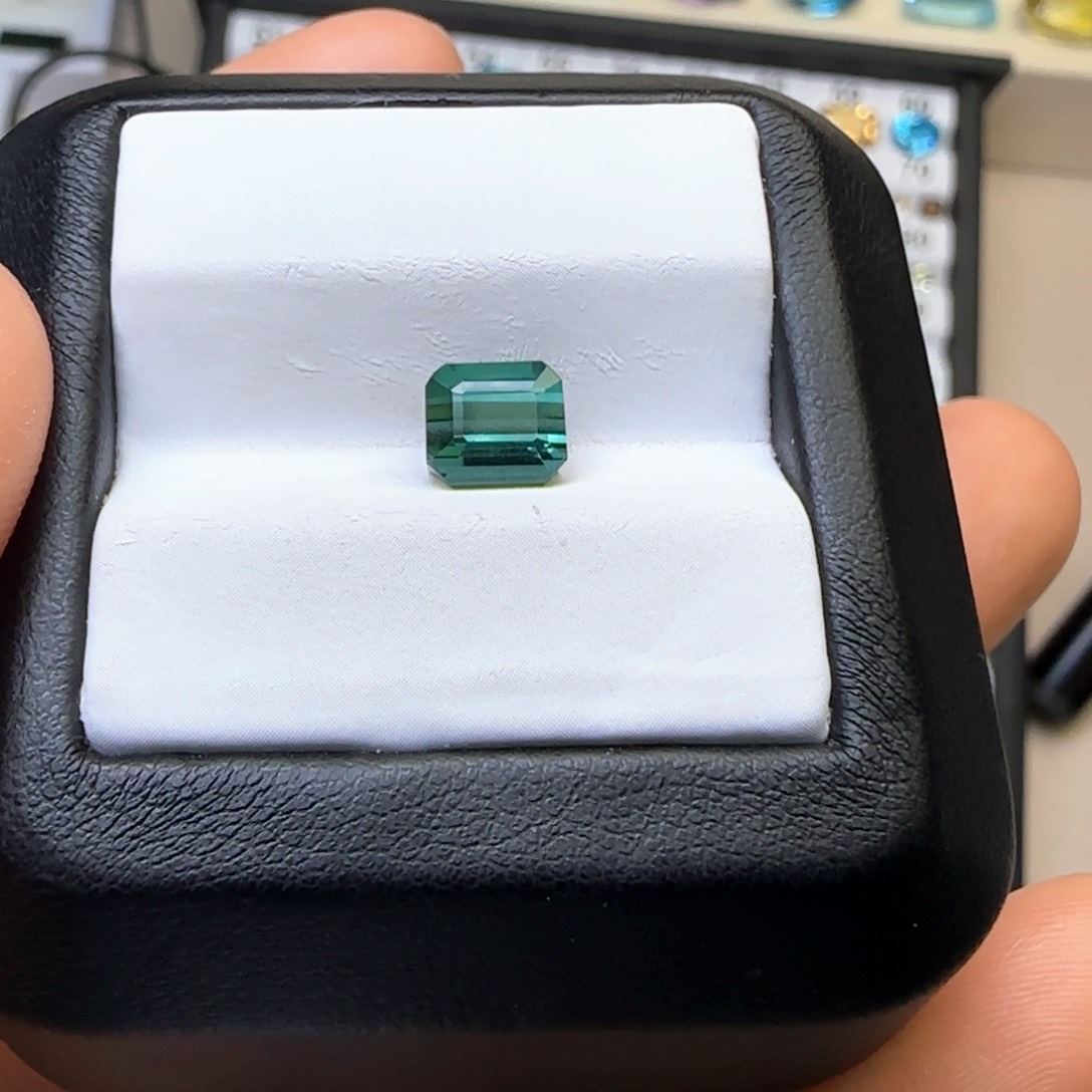 碧玺珠宝半成品未镶嵌天然1.87克拉