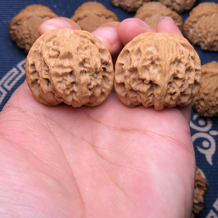 文玩核桃吊坠苹果园