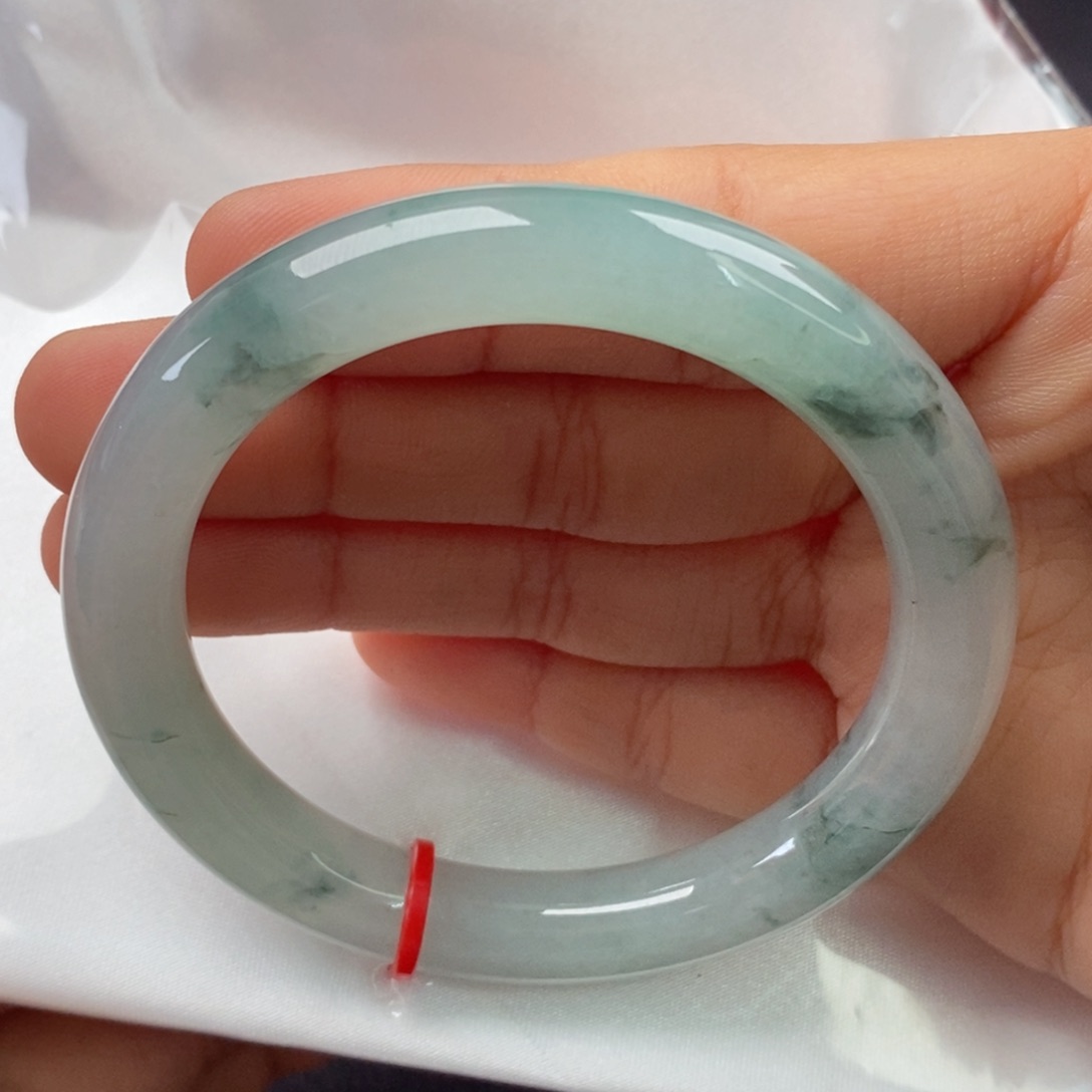 翡翠未镶嵌手镯（圆镯）