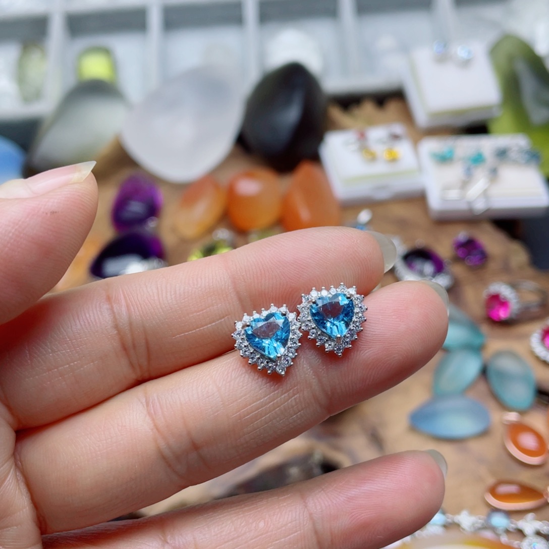 昨***天花岗石铁合金镶嵌耳坠