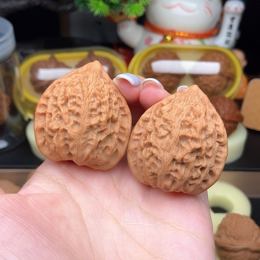 文玩核桃吊坠39金牛