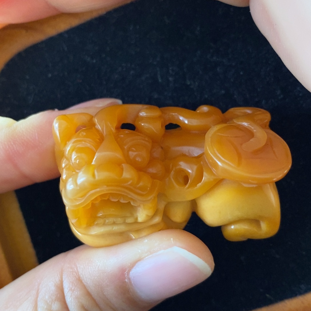 石英质玉（黄龙玉）颈饰未镶嵌