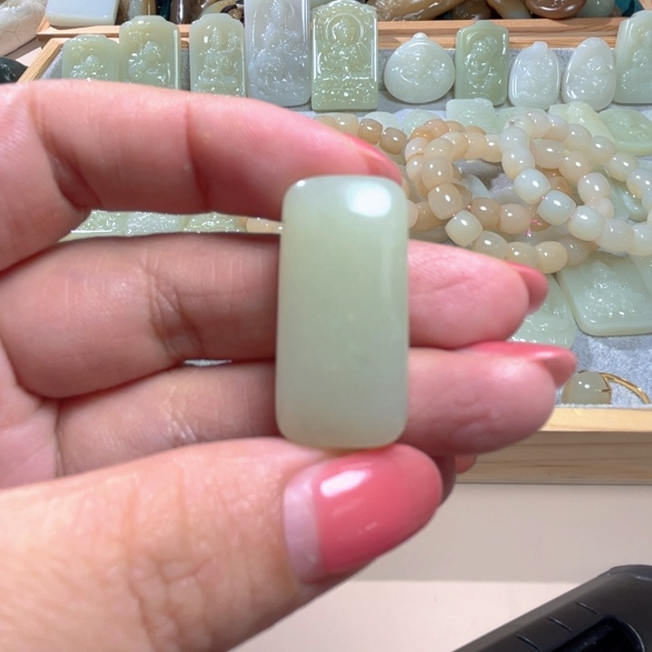 未镶嵌和田玉（糖玉）珠宝半成品