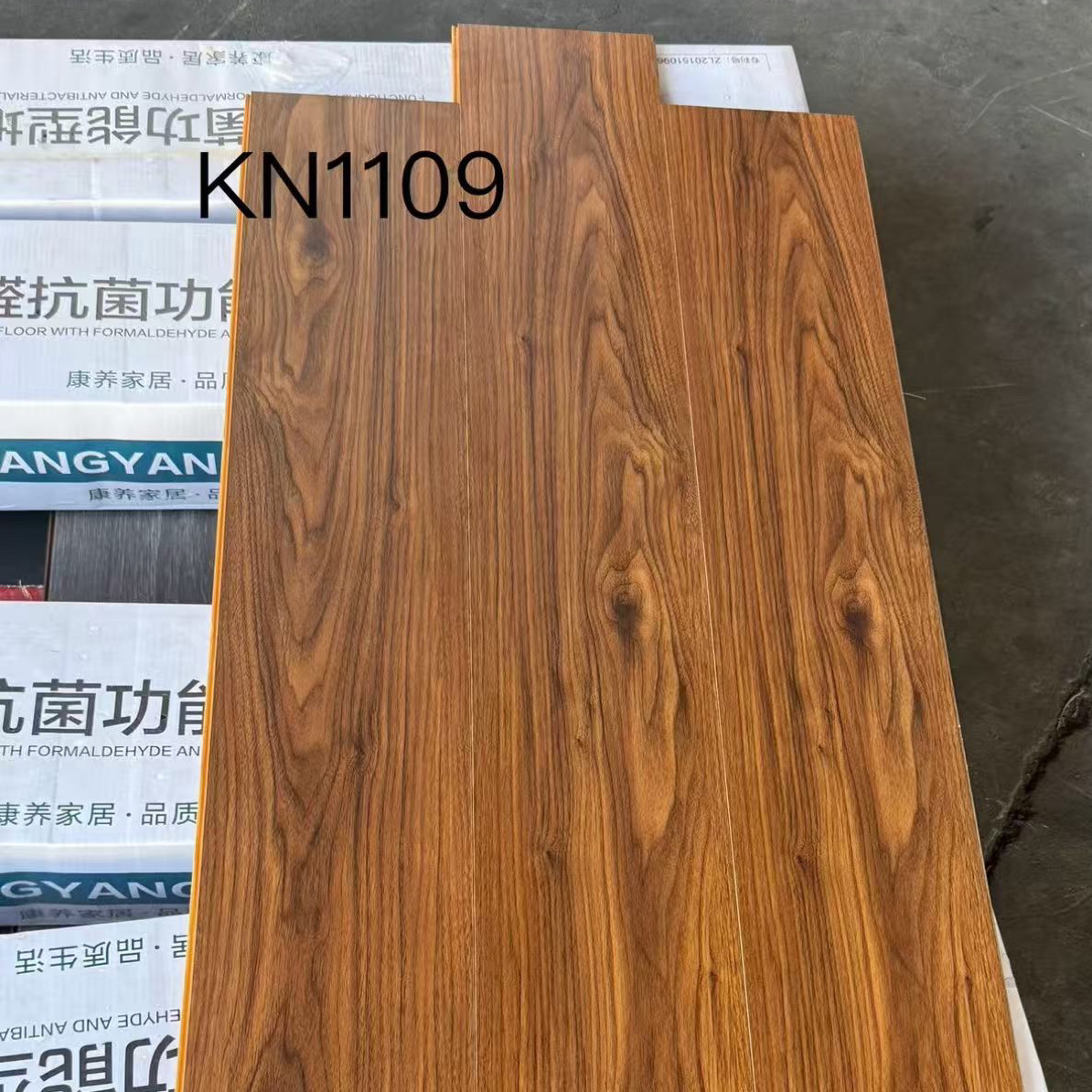 新三层金刚面实木地板正品尾货，不包邮