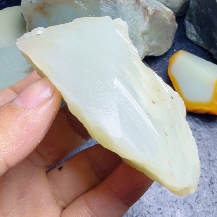 和田玉（糖玉）未镶嵌珠宝奇石