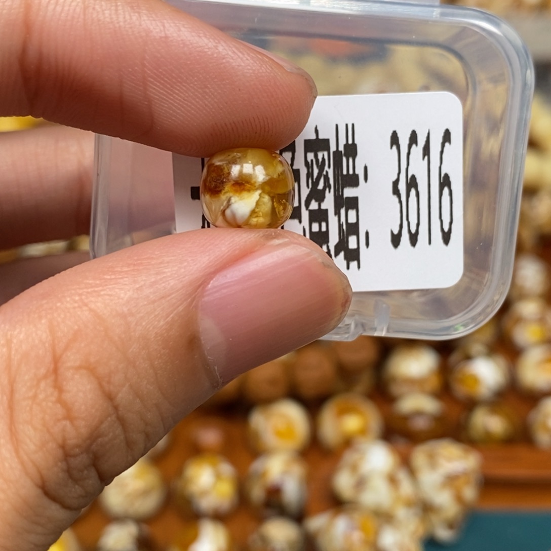 蜜蜡未镶嵌珠宝奇石3616