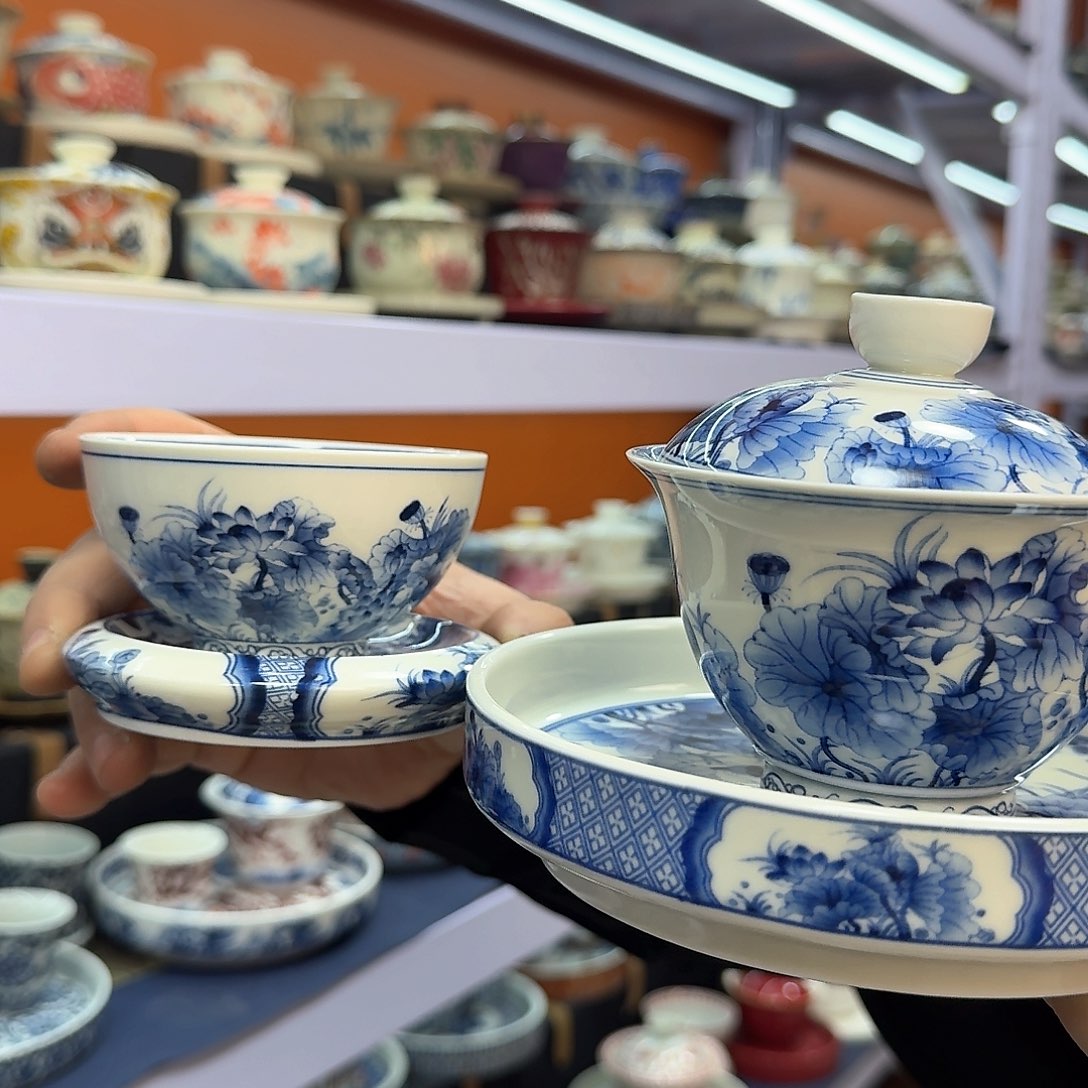 宽款式设计新颖别致