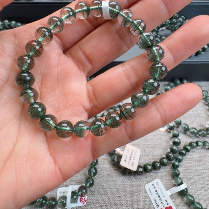 水晶手链未镶嵌是***阿天然