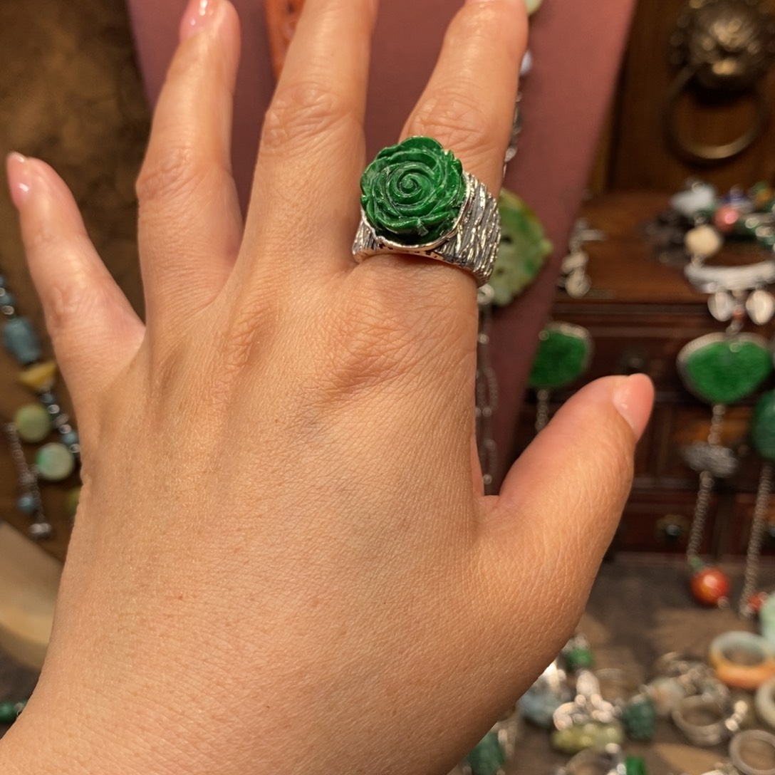 翡翠吊坠(赠链)未镶嵌