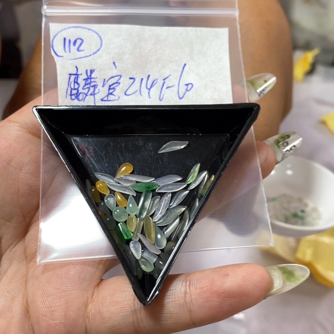 定制翡翠未镶嵌麟****?