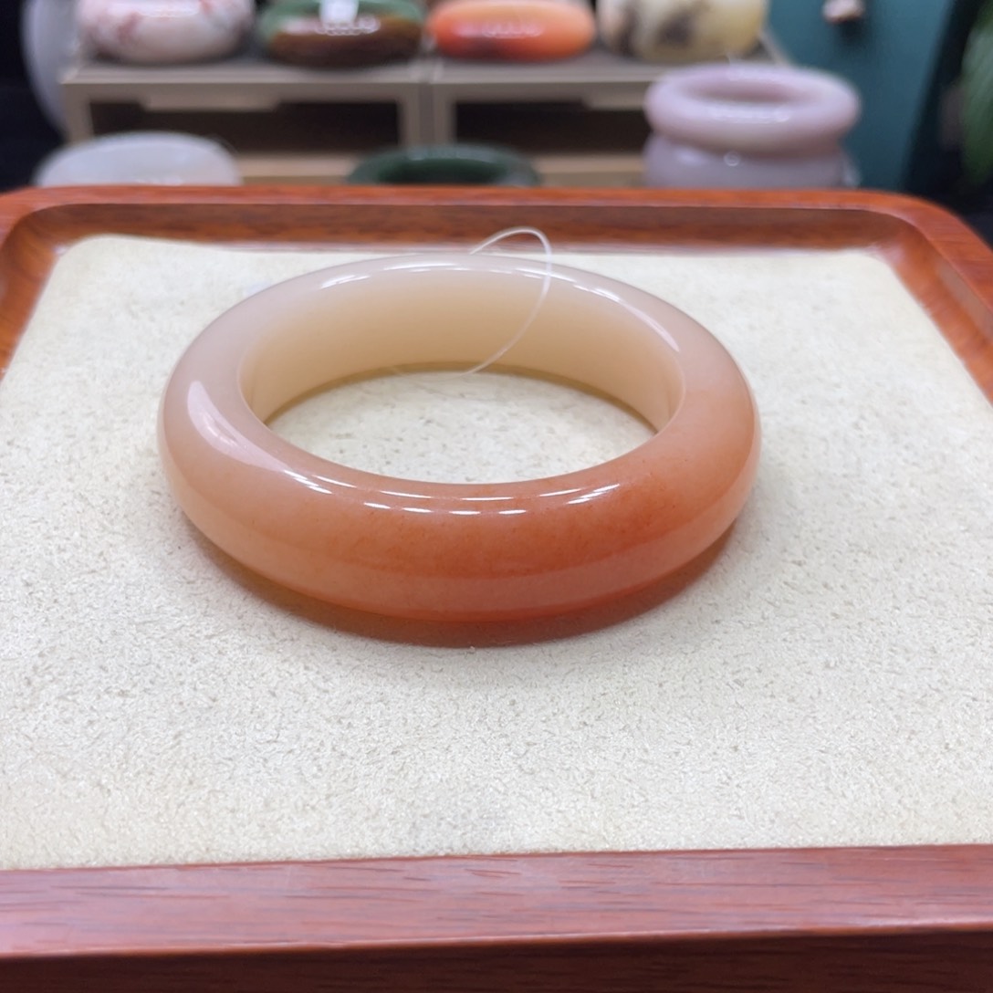 石英质玉手镯未镶嵌梵****计