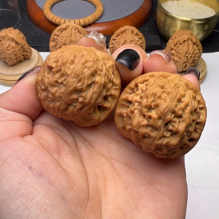 文玩核桃把件静黄松峪37全品