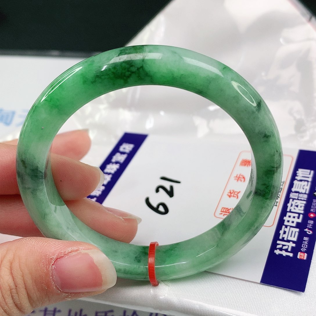 翡翠手镯未镶嵌翡翠