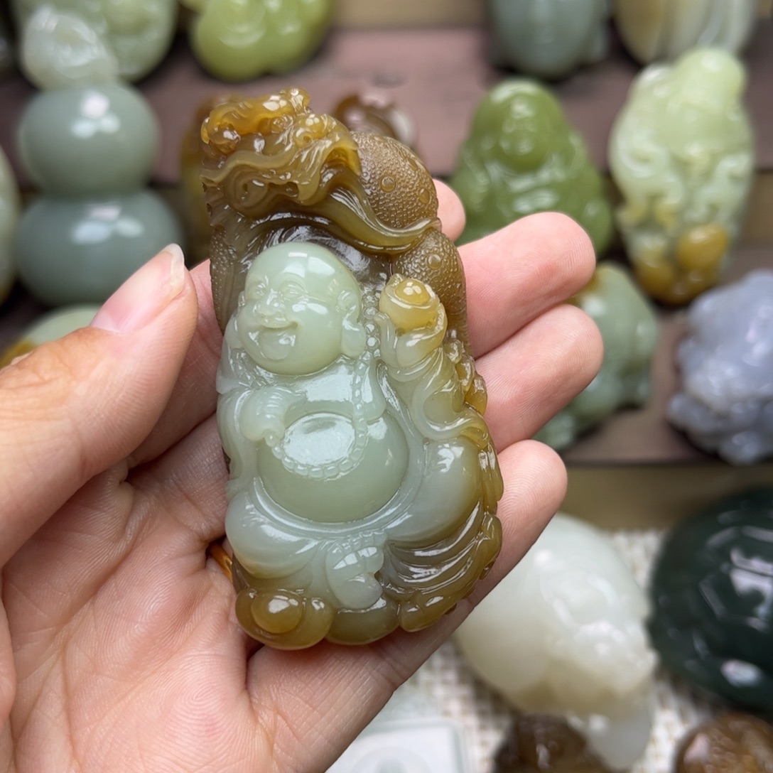 丰***子和田玉未镶嵌把件