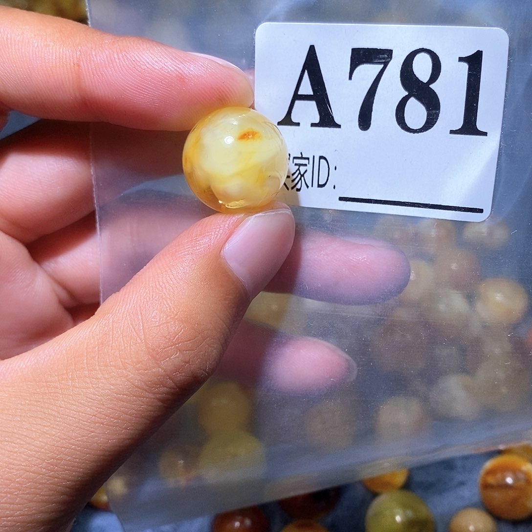 未镶嵌琥珀珠宝奇石