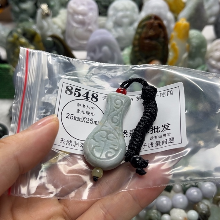 翡翠未镶嵌颈饰8548