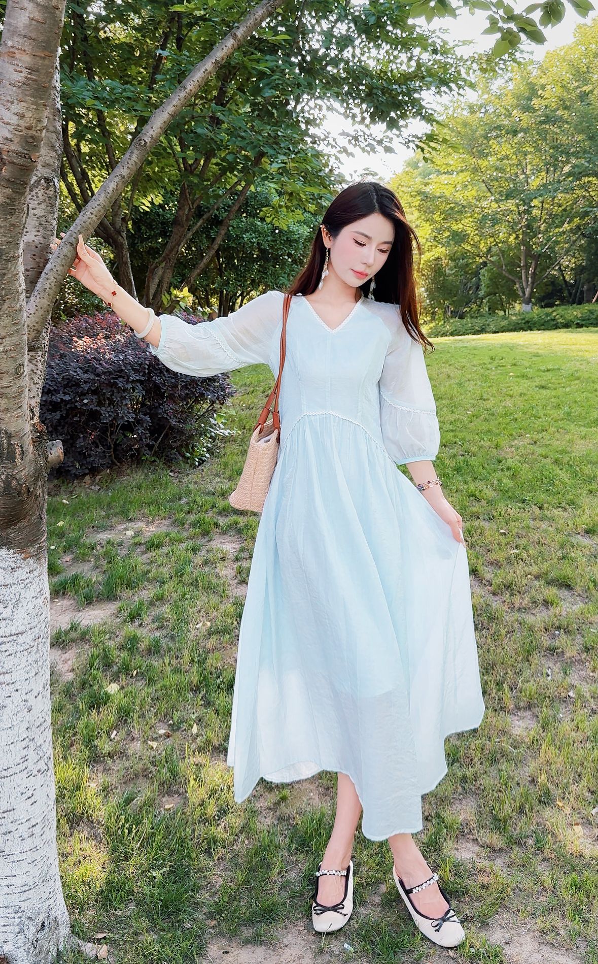 （夏季清货）轻奢连衣裙仙气清新夏季浅蓝色气质V领海边度假裙6613