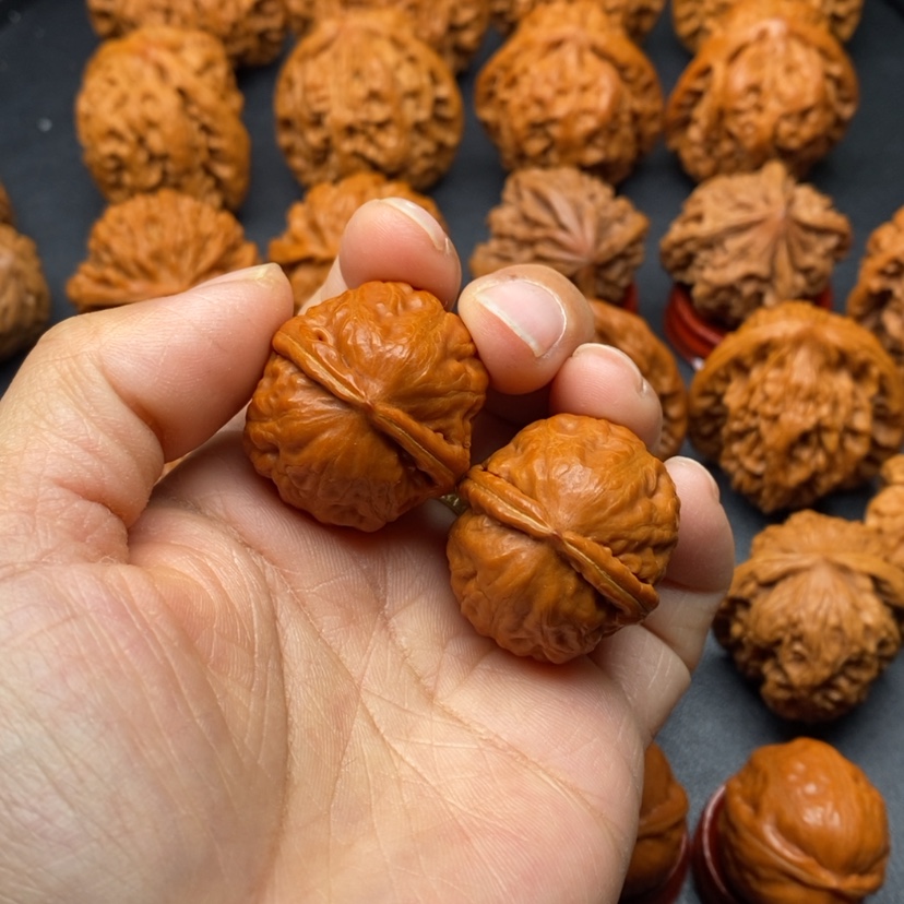 【闪购商品】文玩核桃把件蛇皮球