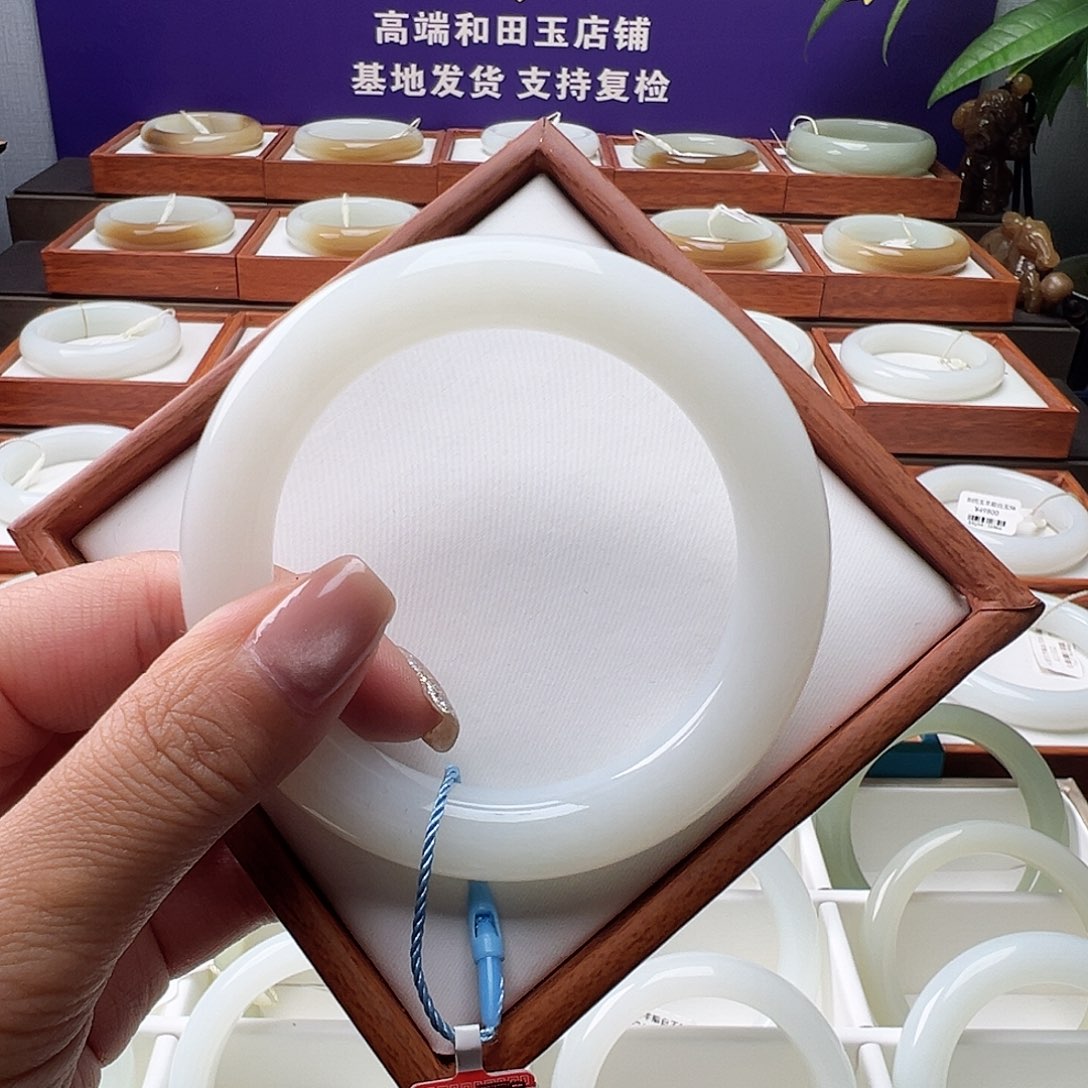 和田玉手镯未镶嵌57