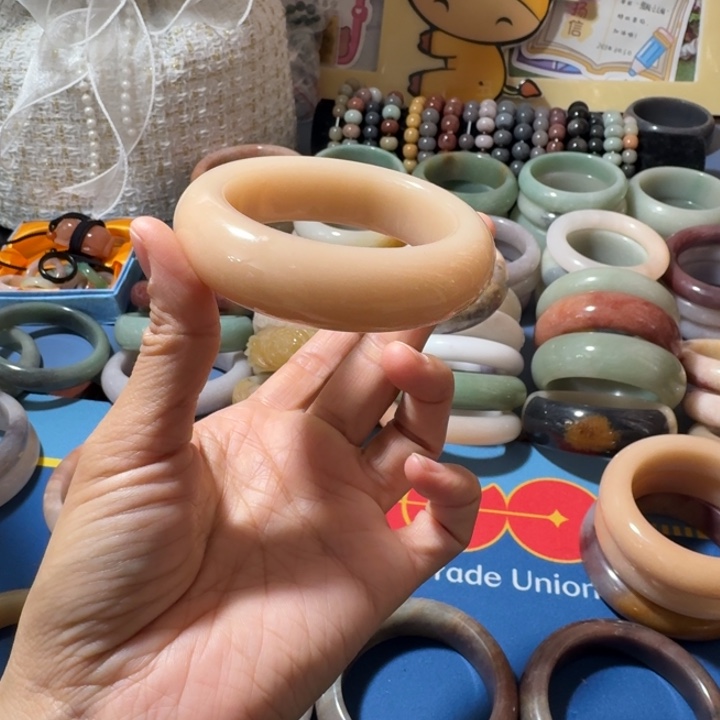 石英质玉未镶嵌手镯