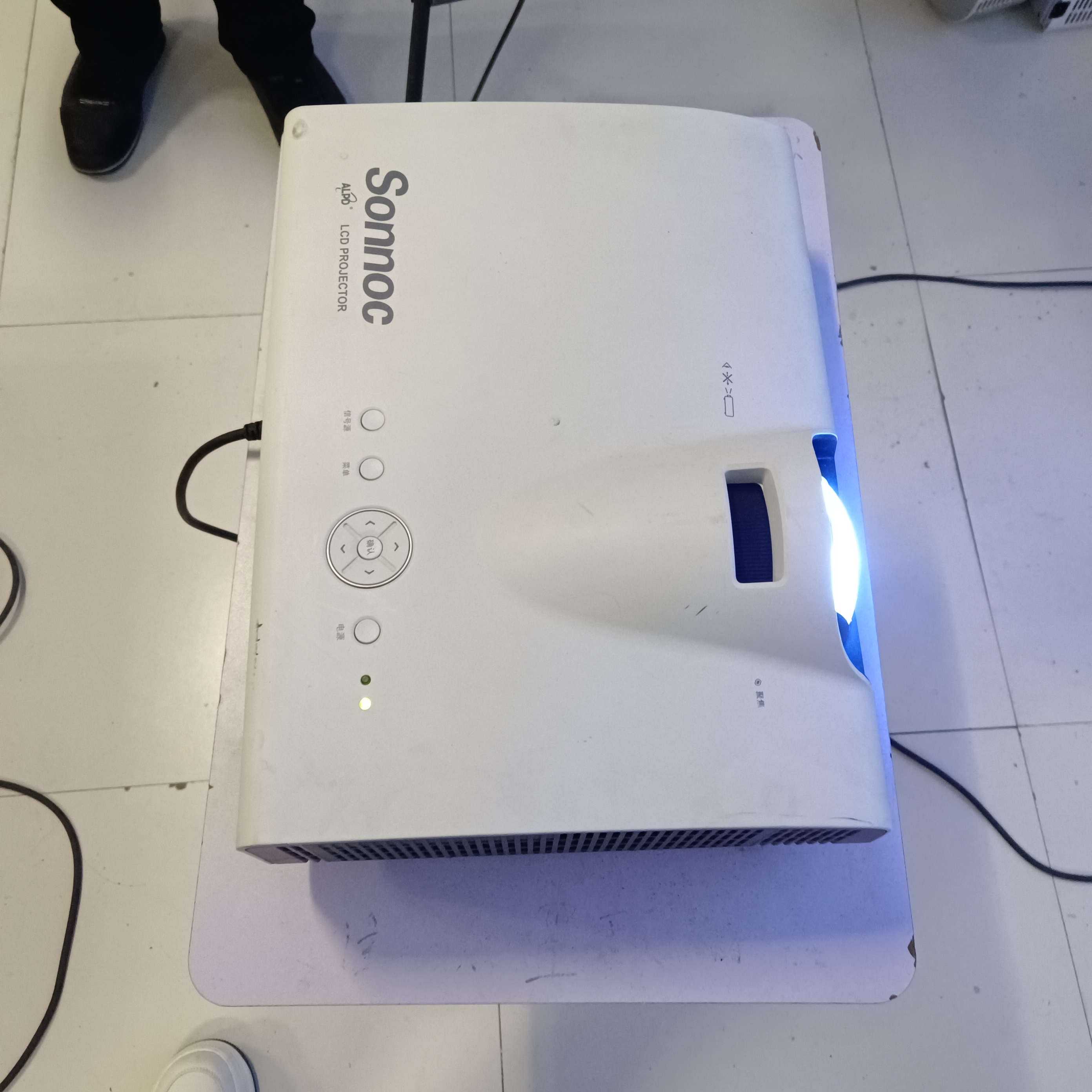 8新  二手索诺克投影仪运费自理