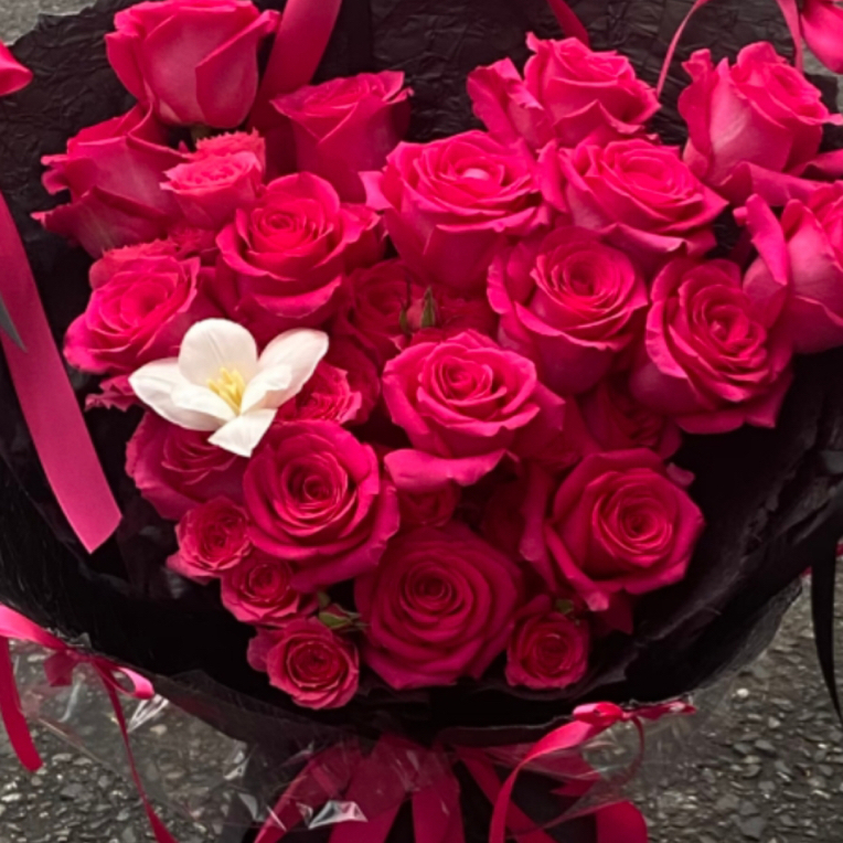21朵弗洛伊德#芭蕾风#黑粉花束#玫红色#花店同城配送