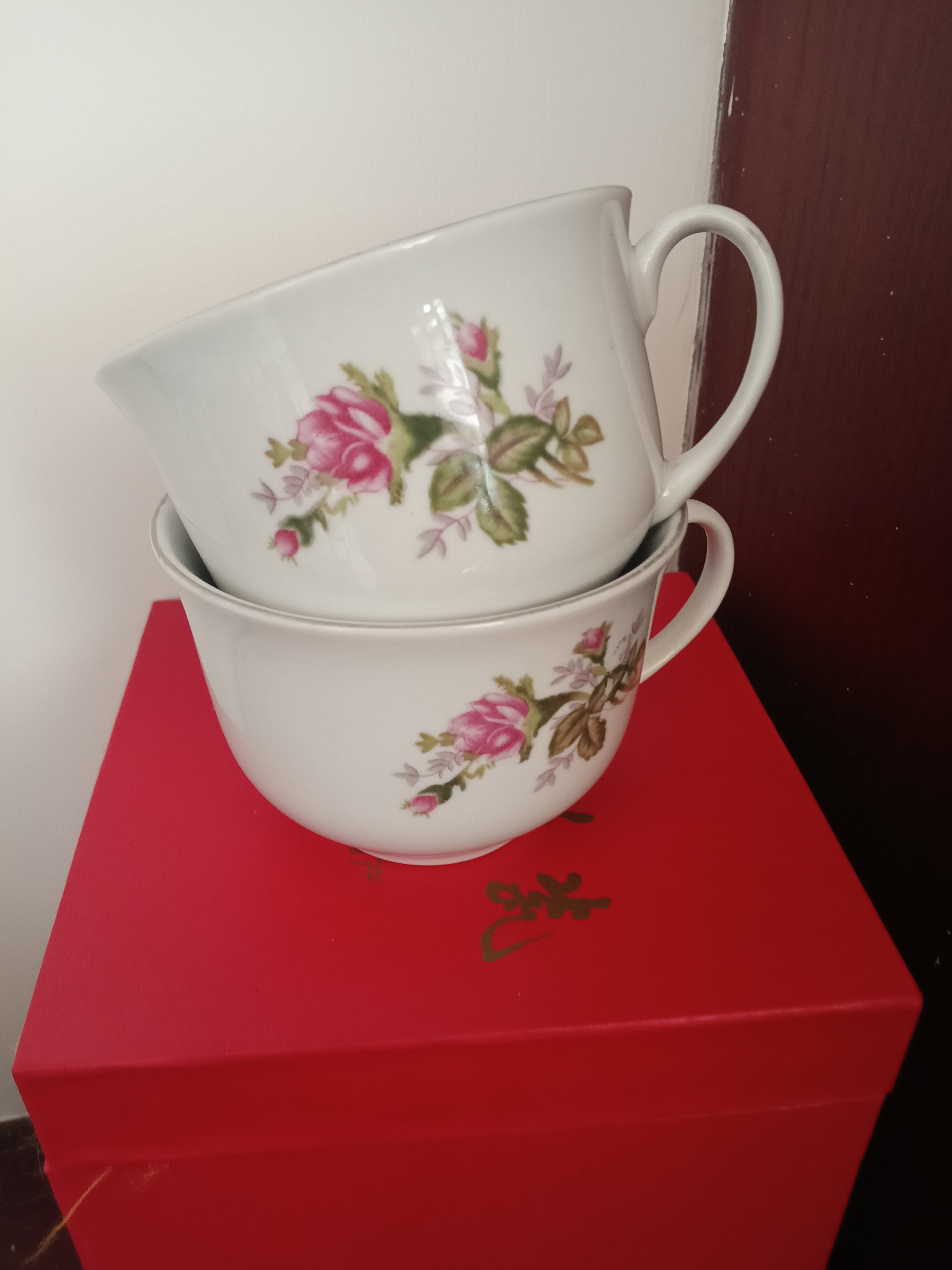 杯子杯子杯子，杯子。