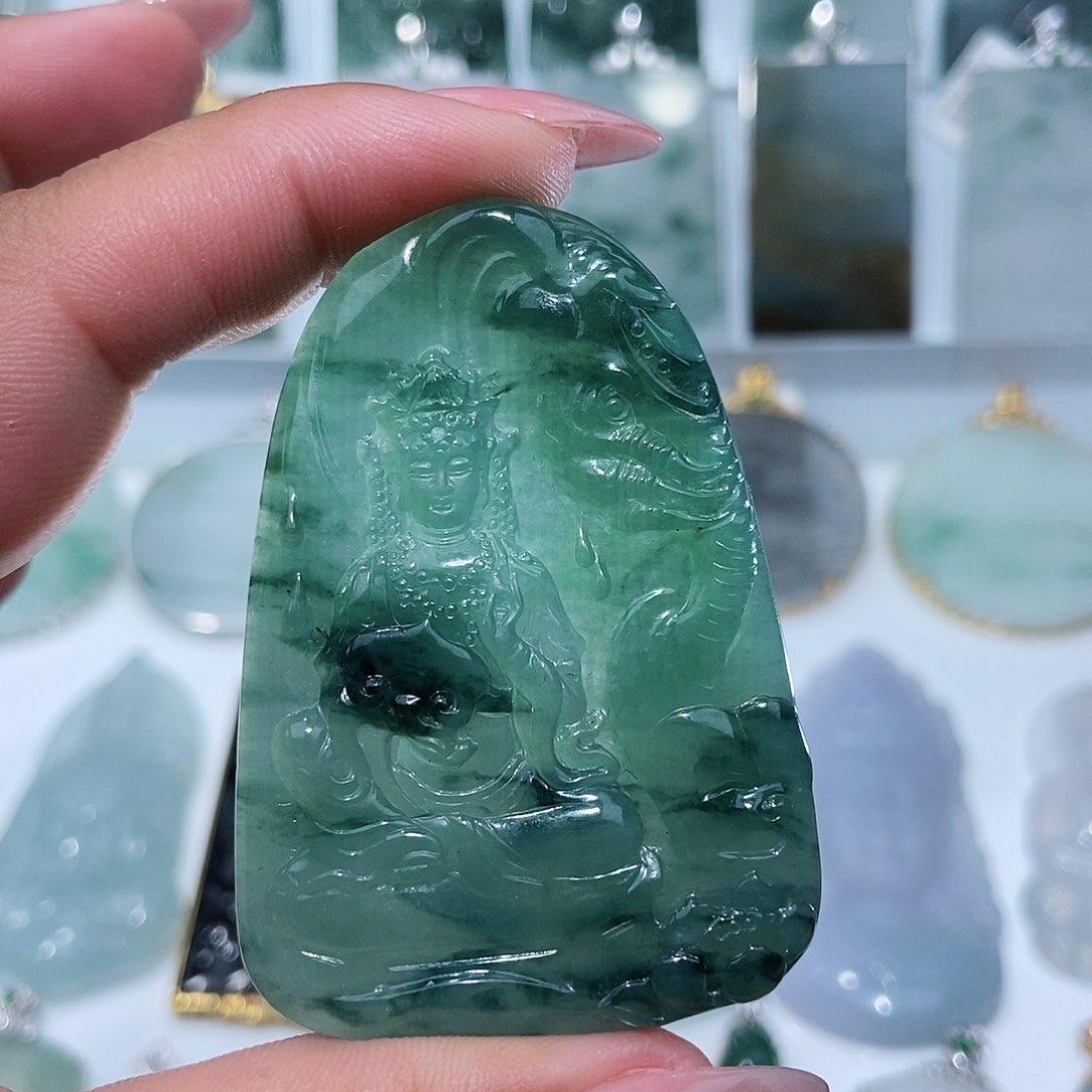 翡翠颈饰未镶嵌缅甸