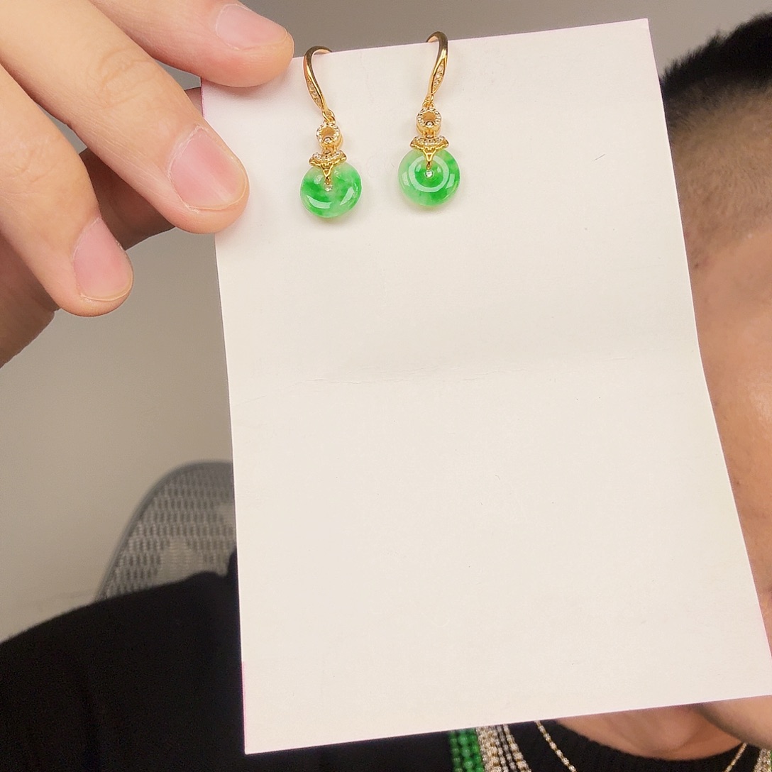 紫***嫣翡翠未镶嵌颈饰一对