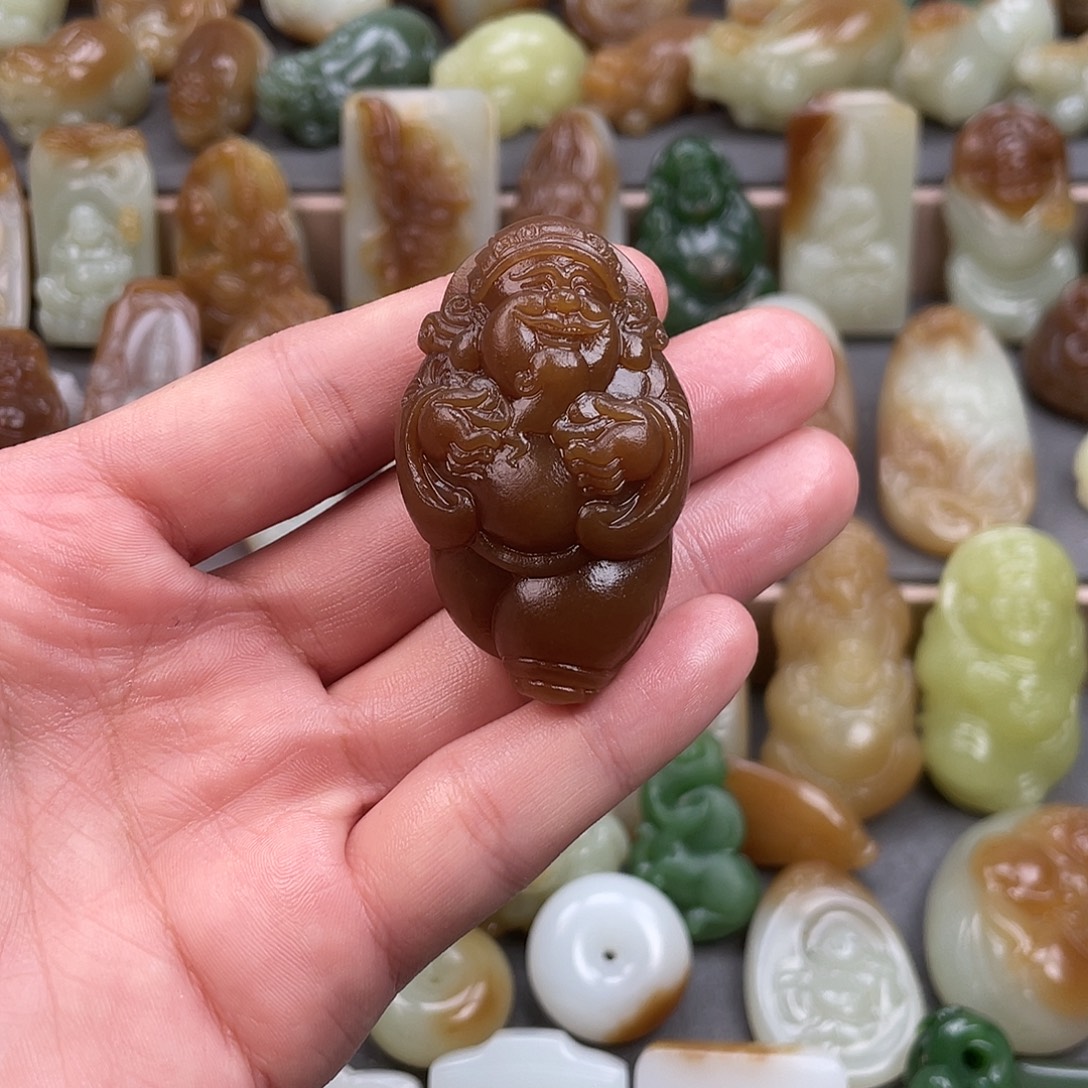 狂***刀和田玉未镶嵌颈饰