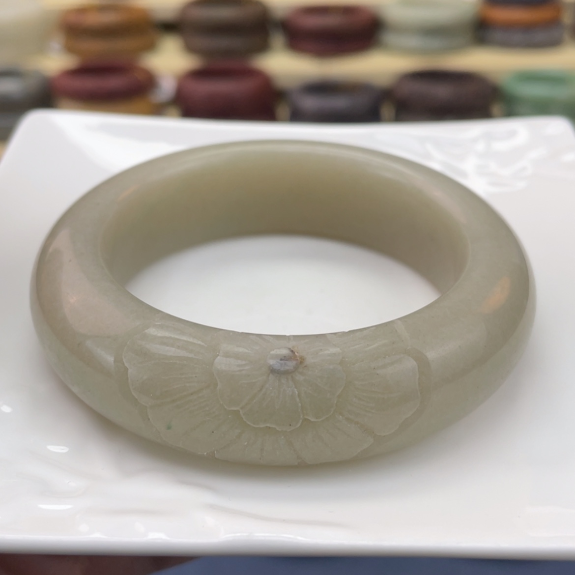 【闪购商品】石英质玉手镯未镶嵌