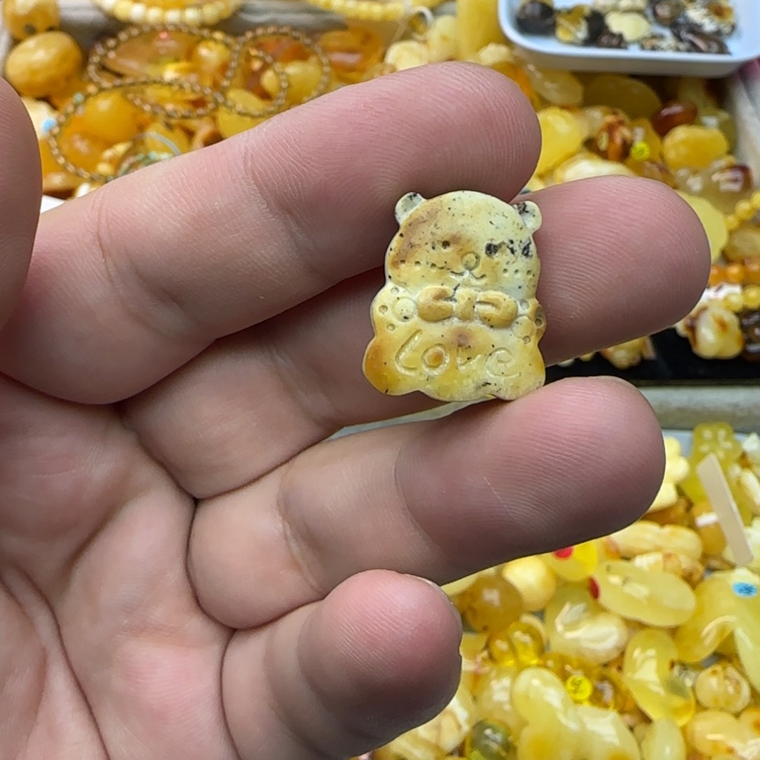 琥珀未镶嵌裸石0.78克