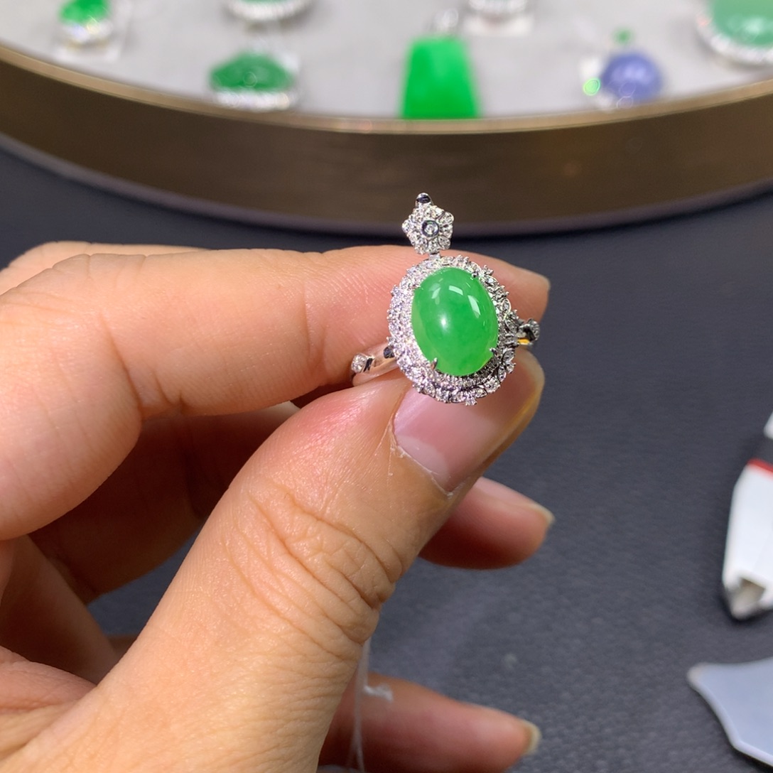 翡翠戒指18K金镶嵌翡翠