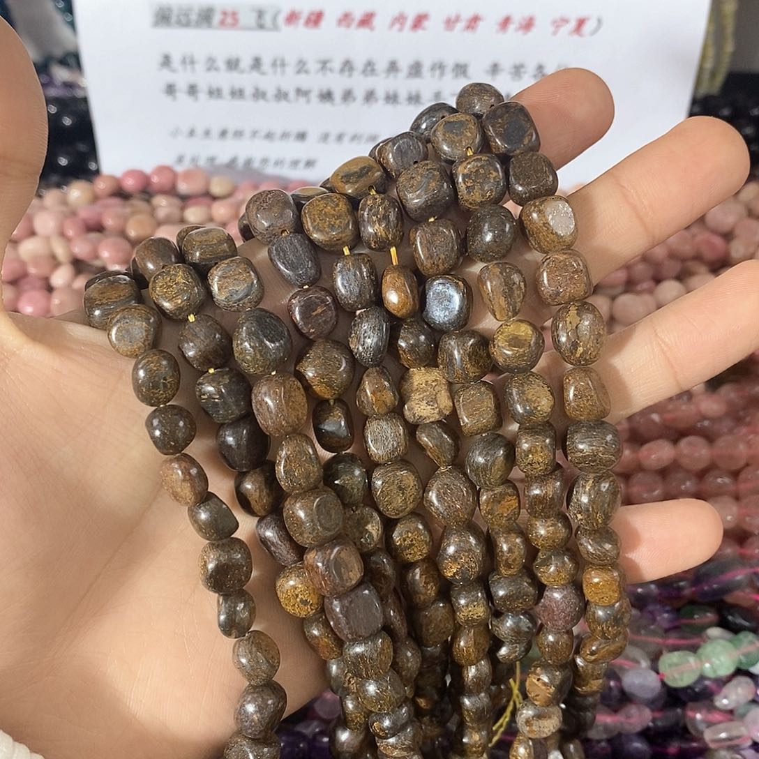 玛瑙/玉髓珠宝半成品未镶嵌一条天然黄铜矿不规则